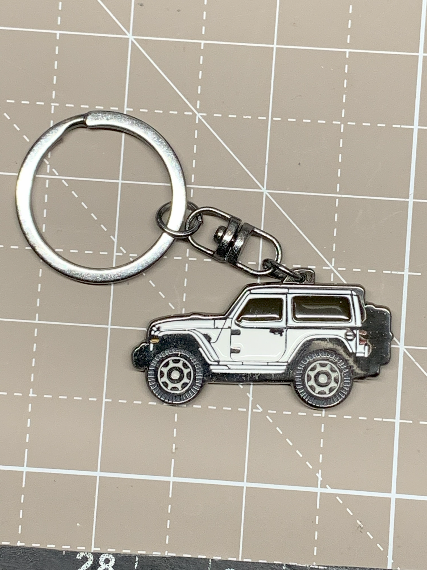 Llavero apto para Jeep Wrangler JL de 2 puertas y 4 puertas con imagen esmaltada en ambos lados