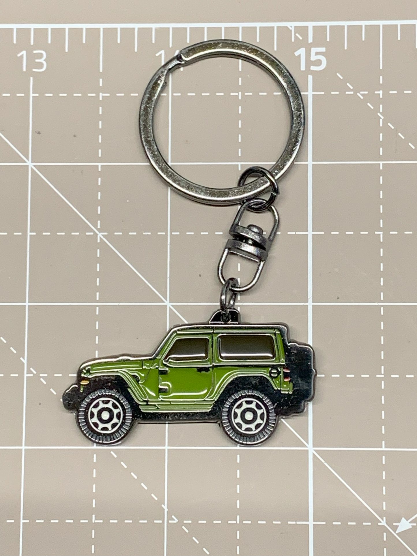 Llavero apto para Jeep Wrangler JL de 2 puertas y 4 puertas con imagen esmaltada en ambos lados