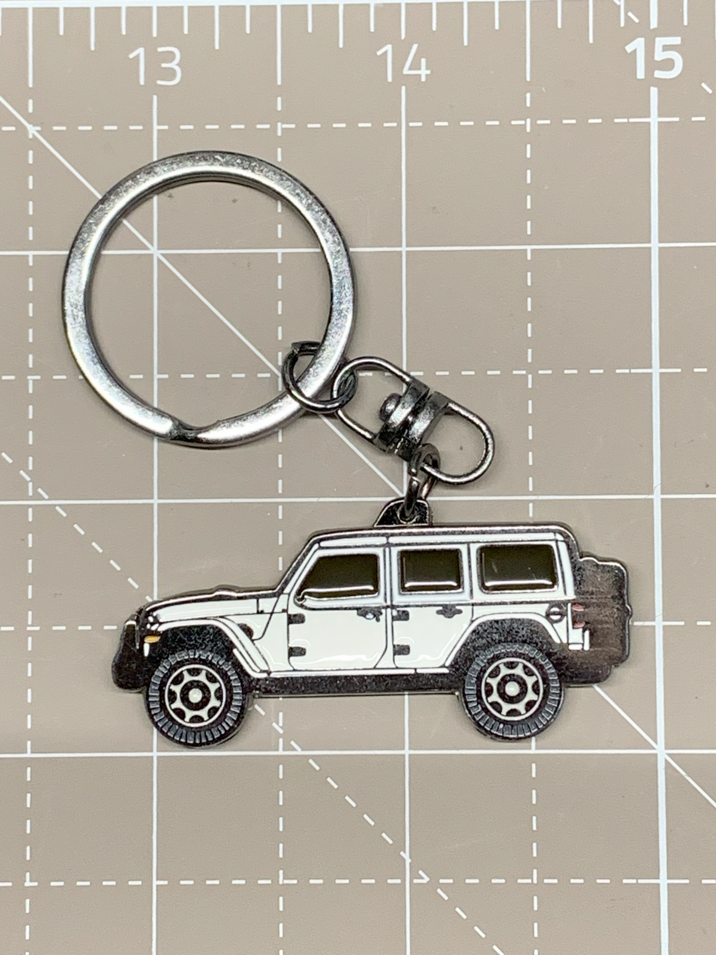 Llavero apto para Jeep Wrangler JL de 2 puertas y 4 puertas con imagen esmaltada en ambos lados