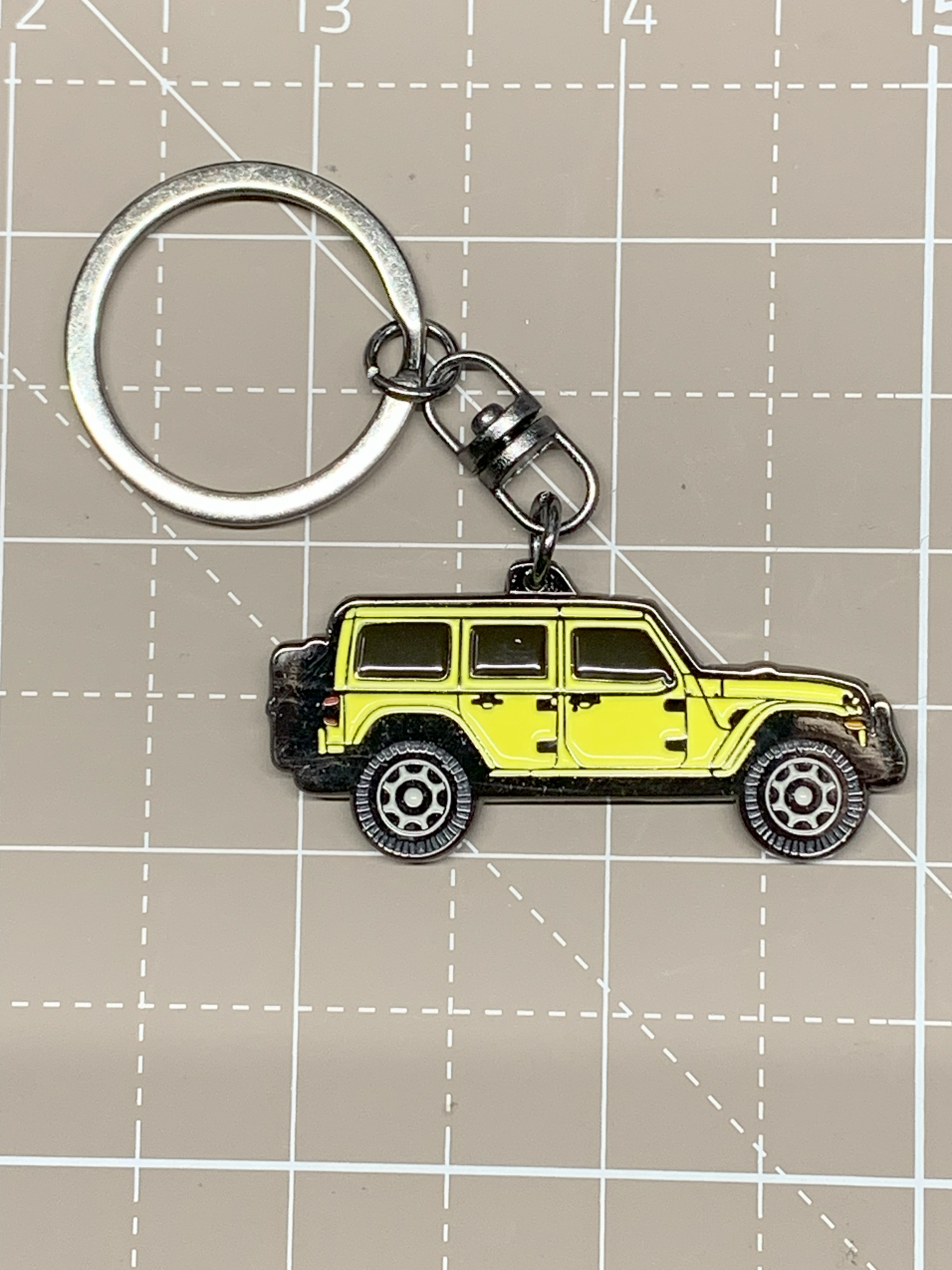 Llavero apto para Jeep Wrangler JL de 2 puertas y 4 puertas con imagen esmaltada en ambos lados