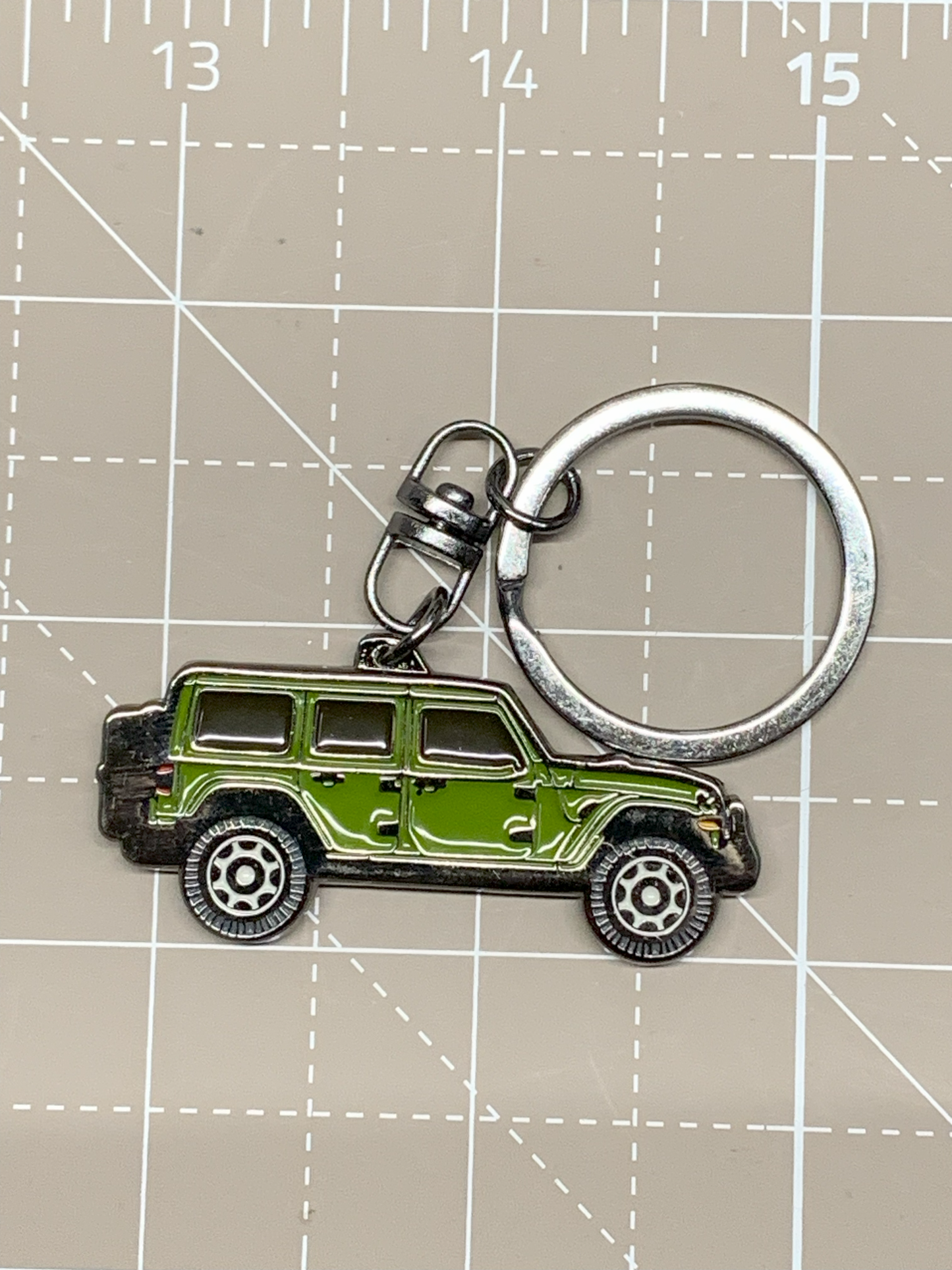 Llavero apto para Jeep Wrangler JL de 2 puertas y 4 puertas con imagen esmaltada en ambos lados