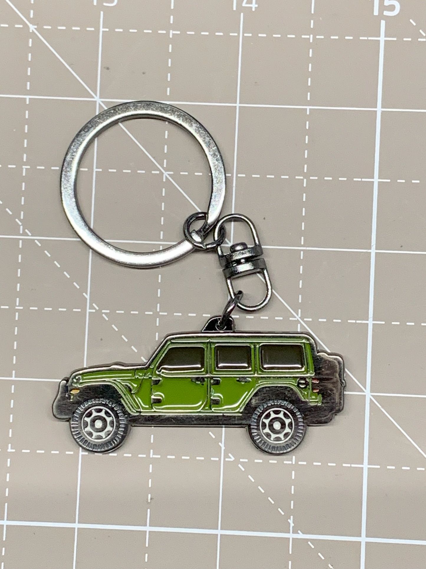 Llavero apto para Jeep Wrangler JL de 2 puertas y 4 puertas con imagen esmaltada en ambos lados